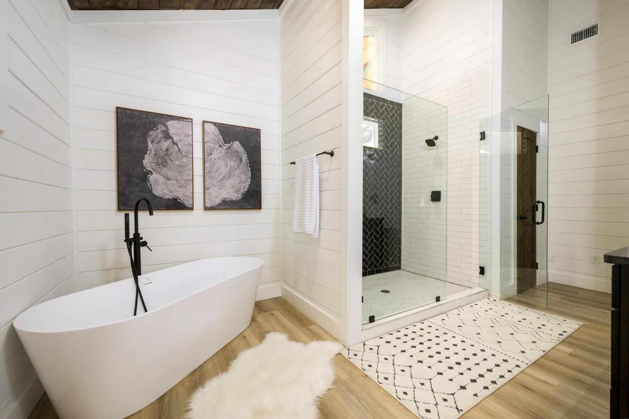 New Farmhouse-Chic Cabin With Hot Tub & Firepit Broken Bow Ngoại thất bức ảnh