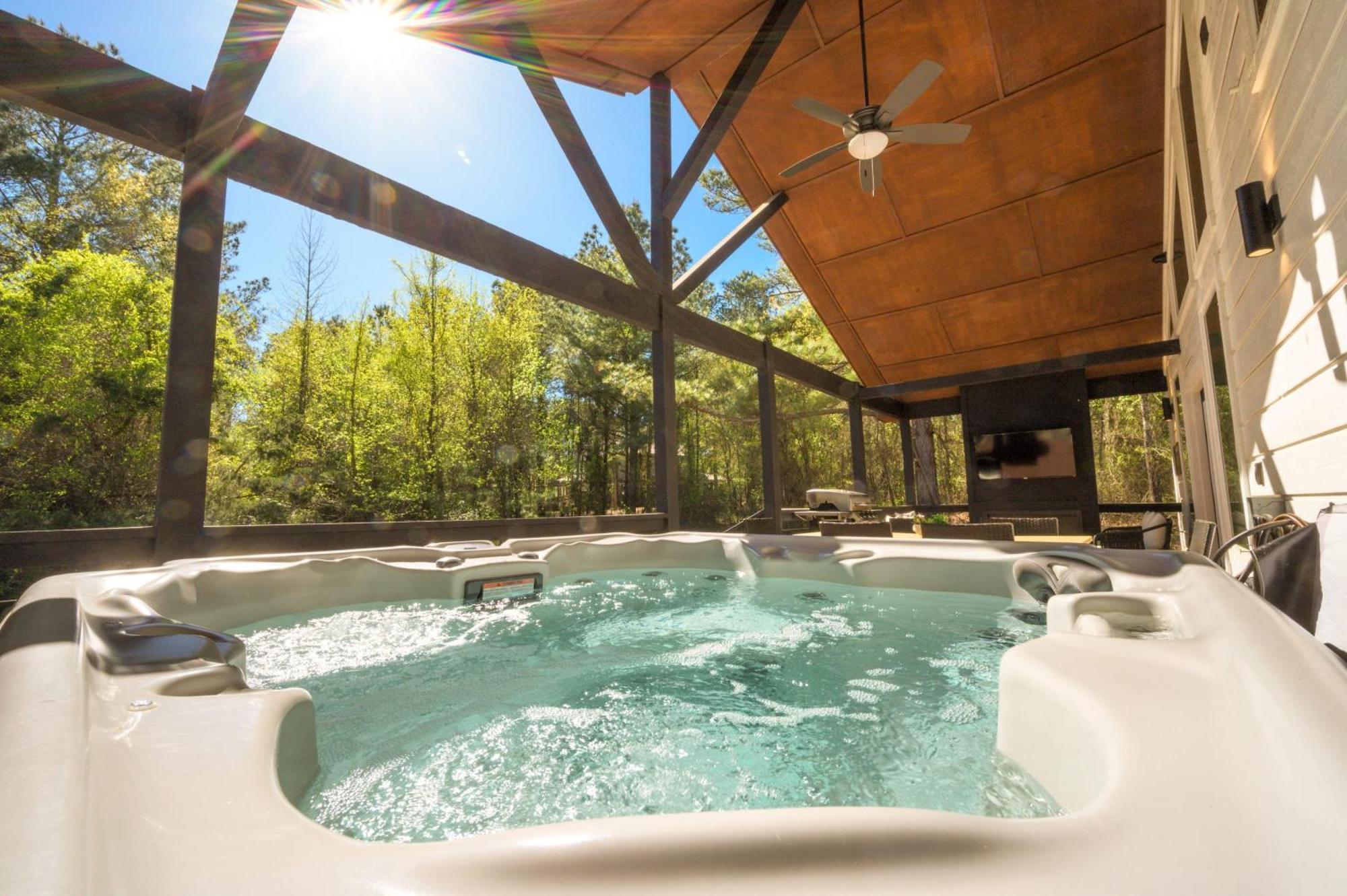 New Farmhouse-Chic Cabin With Hot Tub & Firepit Broken Bow Ngoại thất bức ảnh