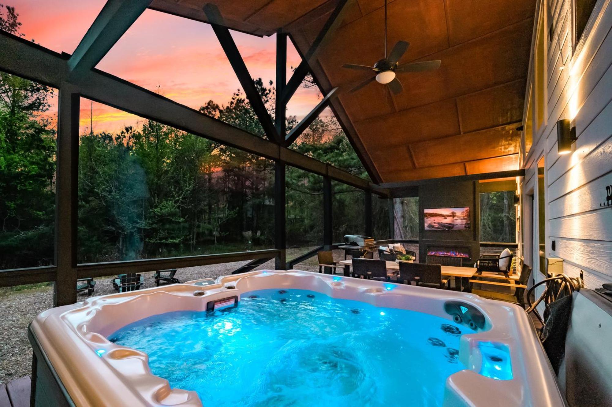 New Farmhouse-Chic Cabin With Hot Tub & Firepit Broken Bow Ngoại thất bức ảnh