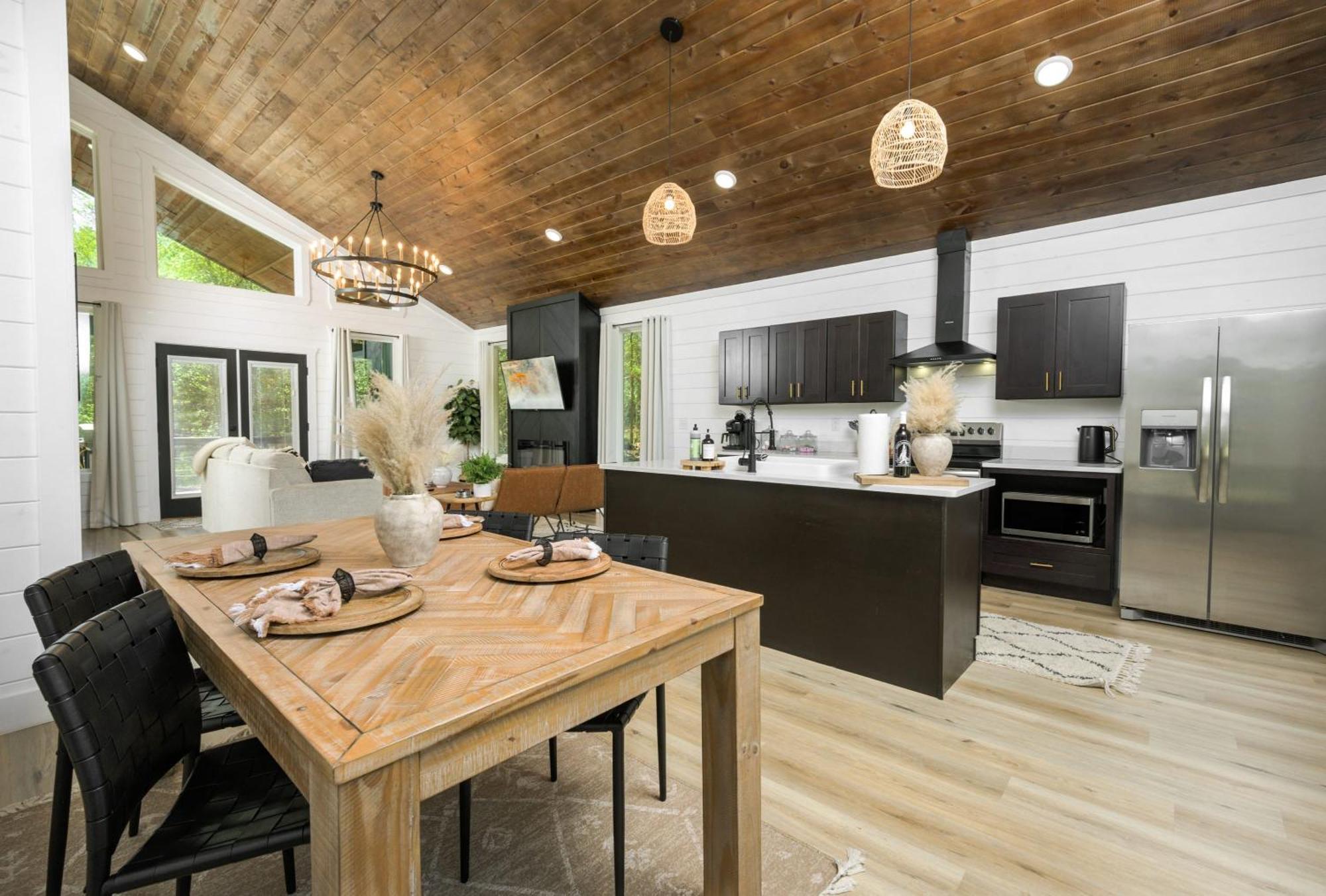 New Farmhouse-Chic Cabin With Hot Tub & Firepit Broken Bow Ngoại thất bức ảnh