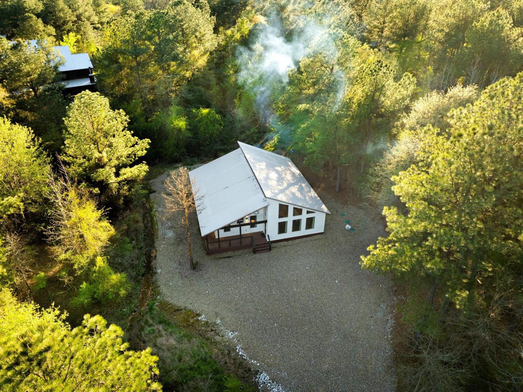 New Farmhouse-Chic Cabin With Hot Tub & Firepit Broken Bow Ngoại thất bức ảnh